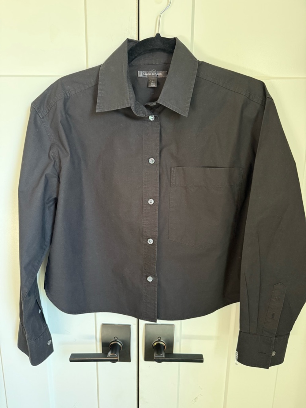 Like new Banana Republic Boxy Cotton Poplin Shirt in black. Size S. - Picture 3 of 6